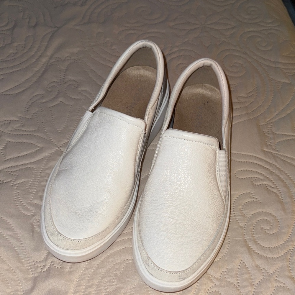 Vionic Women's Cream Slip-On Loafers